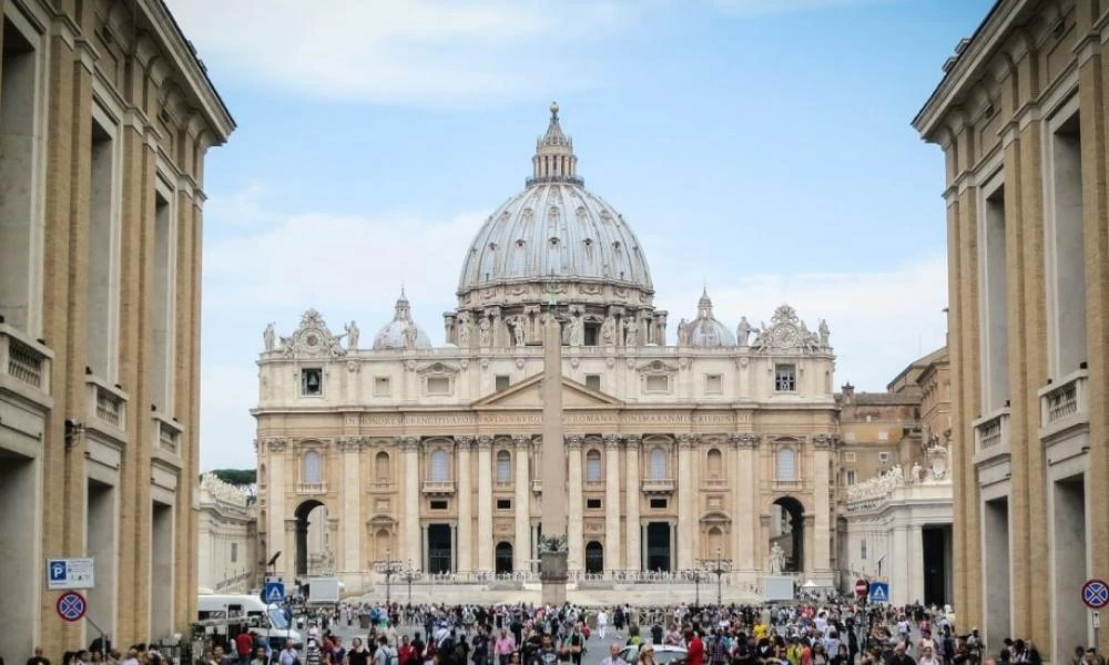 Βατικανό: Απειλούν τους υπαλλήλους με απόλυση εάν δεν εμβολιαστούν!